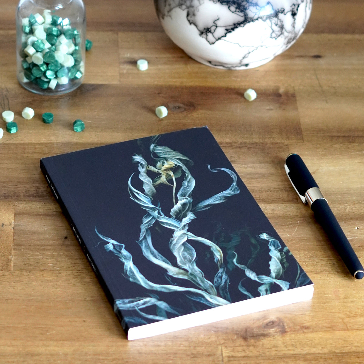 Velvet Botanica Journal - La Fantôme
